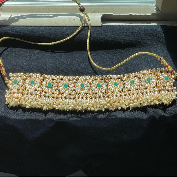 Gold Plated Kundan Choker Necklace Set with Earrings & Maang Tikka - Picture 5 of 6